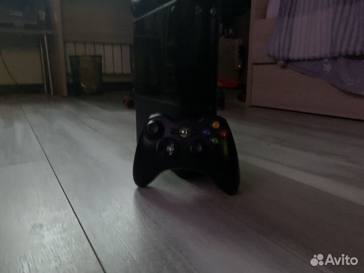 Xbox 360 e +1 игра