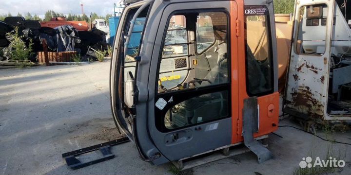 Кабина Hitachi ZX200-3G