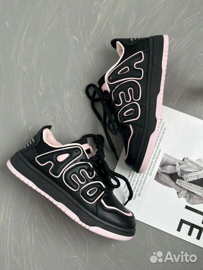 Кроссовки женские