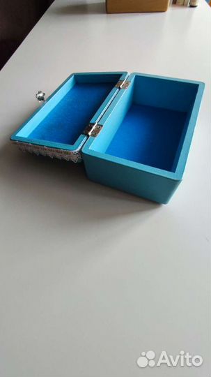 Деревянная шкатулка