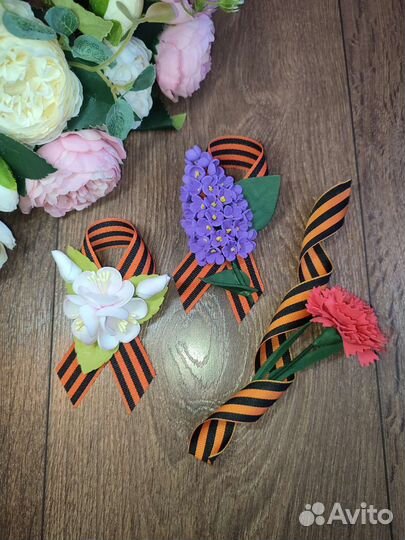 Брошь-значок из георгиевской ленты