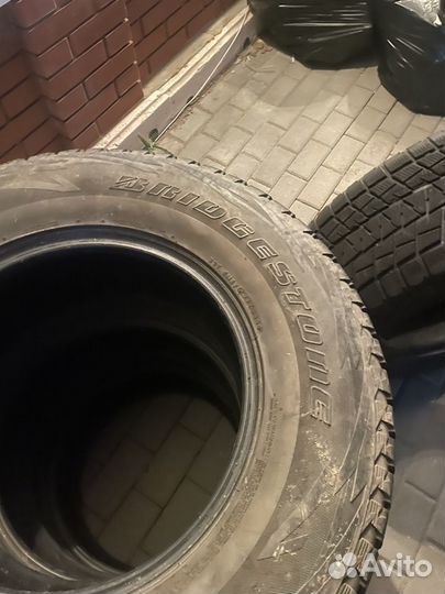 Bridgestone Blizzak DM-V1 285/70 R17