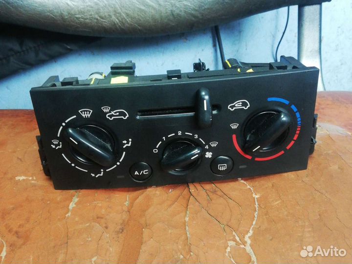 Блок управления печкой Пежо 207