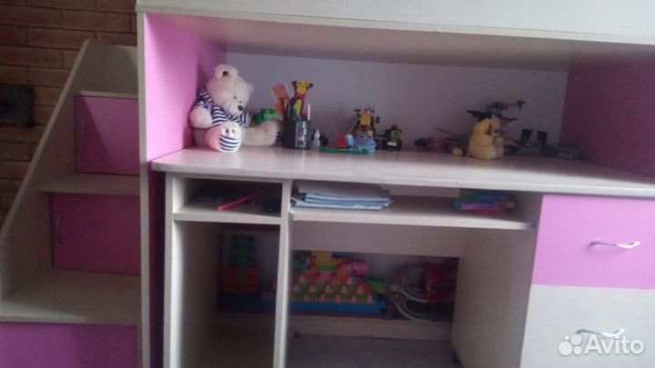 Двухъярусная кровать со шкафом и столом