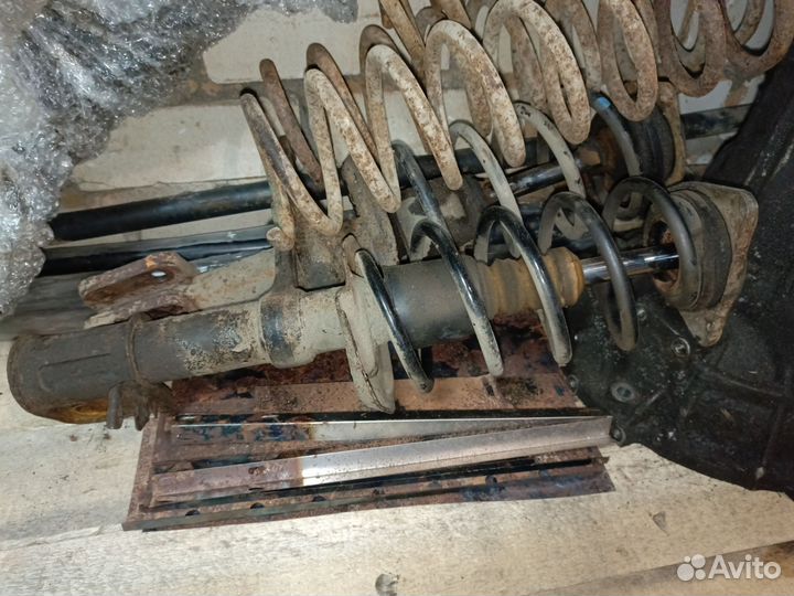 Передние стойки priora в сборе