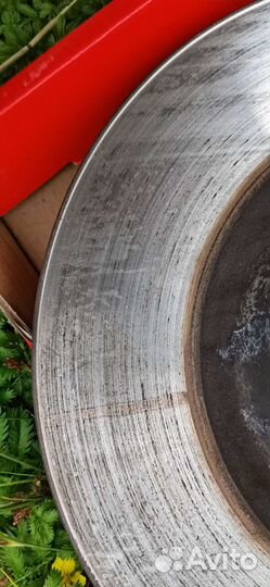 Продам тормозные диски и колодки