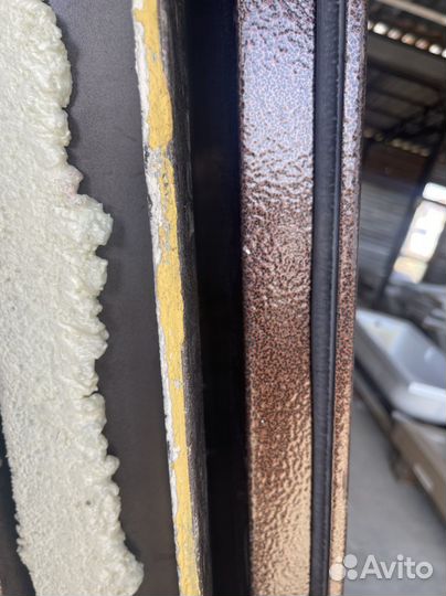 Дверь металлическая двухстворчатая