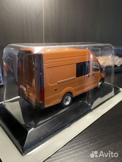 Модель автомобиля 1:43