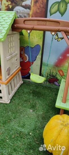 Детский игровой домик с качелями
