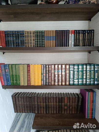 Книги. Продаю часть библиотеки