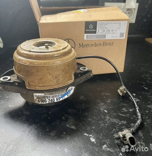 Опора двигателя Mercedes-Benz GL-350