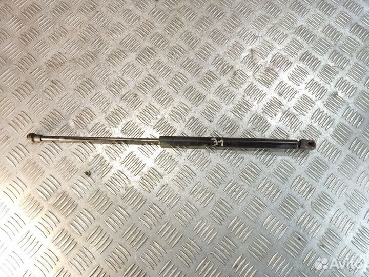 Амортизатор двери багажника Volkswagen Golf 4