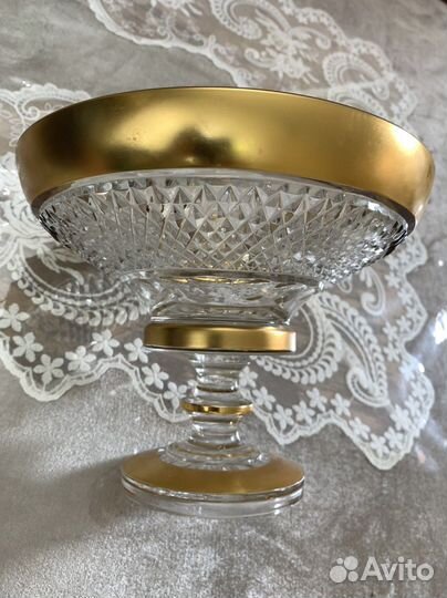 Ваза для фруктов и конфет на ножке