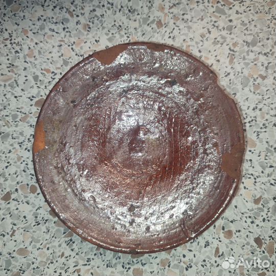 Старинный глиняный горшок для русской печи