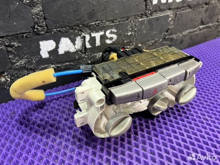 Блок управления климат-контролем Toyota Passo