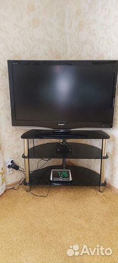 Телевизор Sharp с тумбой