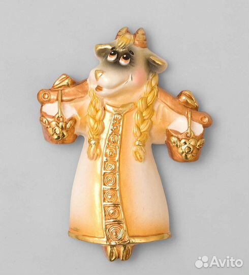 Магнит гипсовый Коза в сарафане зол. A2026034