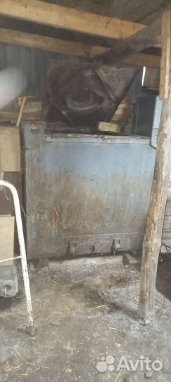 Бак для хранения зерна с крышкой