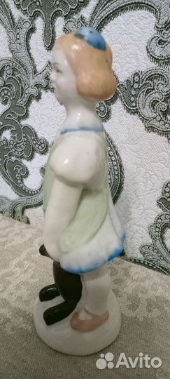 Статуэтка фарфор