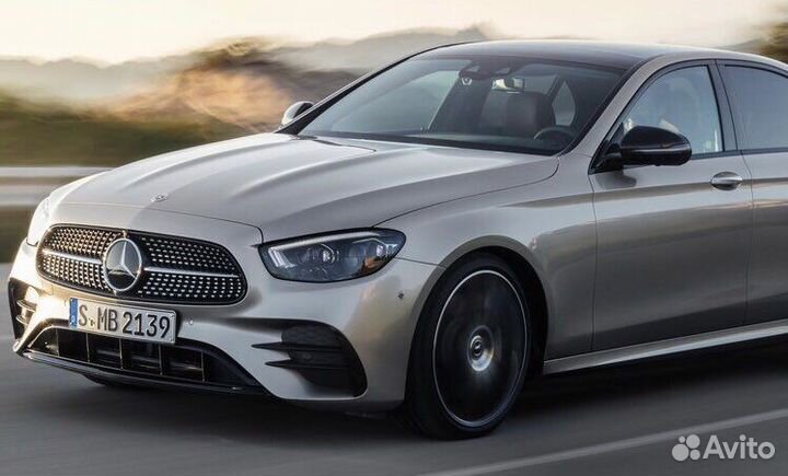 Стекло фары w213 рестайлинг (левое/правое)