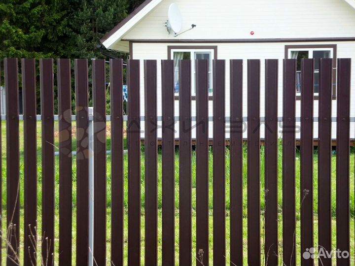 Забор из евроштакетника