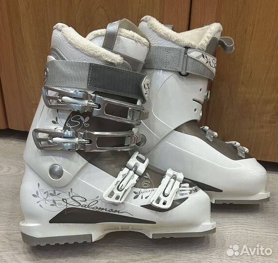 Женские горнолыжные ботинки Saloman