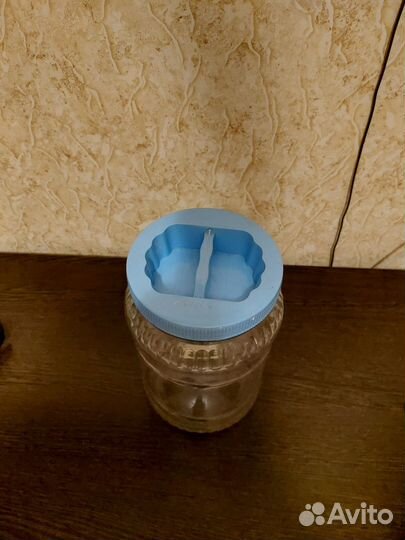 Пластиковая банка с широким горлом под мед