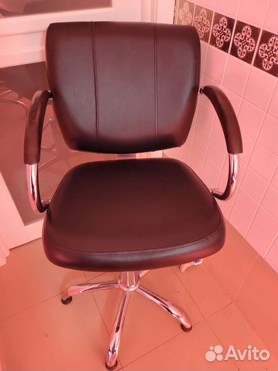 Парикмахерское кресло