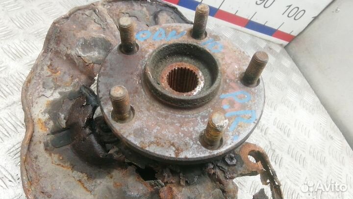 Ступица передняя правая toyota corolla verso 2 200