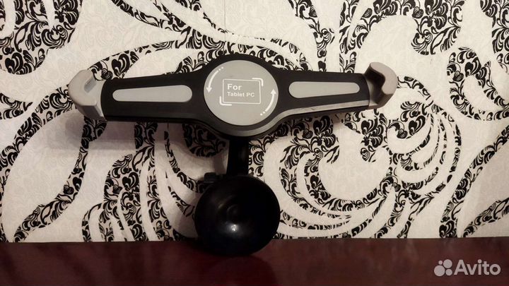Автомобильный держатель для планшета