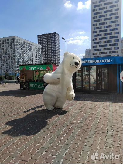 Белый мишка на праздник