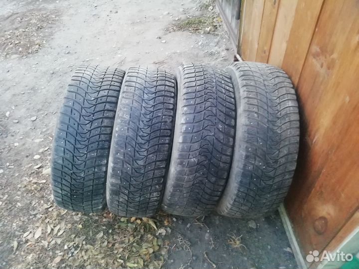 Michelin X-Ice North 3 215/65 R16