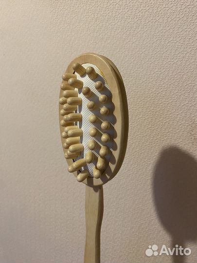 Массажная щетка