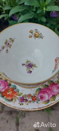 Чашечка с блюдцем