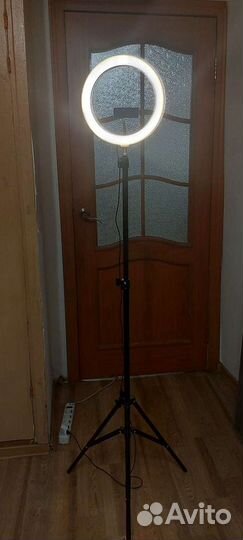 Кольцевая лампа 26 см со штативом