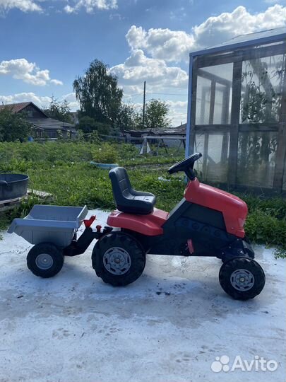 Детский трактор с педалями и прицепом