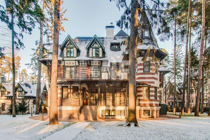 Дом 980 м² на участке 30 сот.