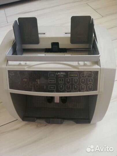 Счетчик банкнот Laurel J-700