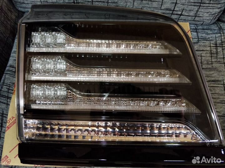 Задний левый фонарь, Lexus LX570