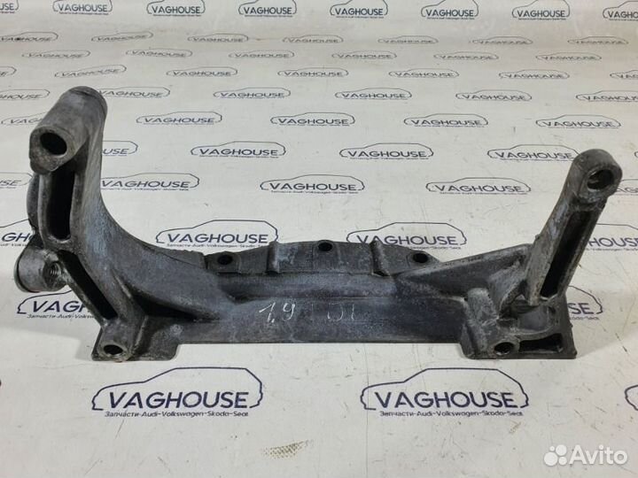 Кронштейн двигателя Volkswagen Passat B5 3B2 1.9