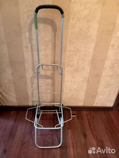 Подставка для сумки на колесах