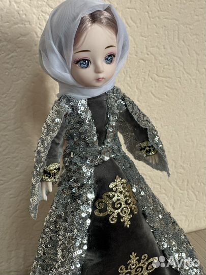 Кукла в национальном платье