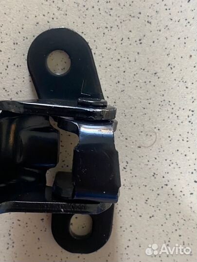 Петля двери верхняя передняя левая Toyota Camry