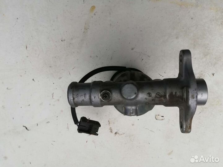 Главный тормозной цилиндр Mazda demio 1