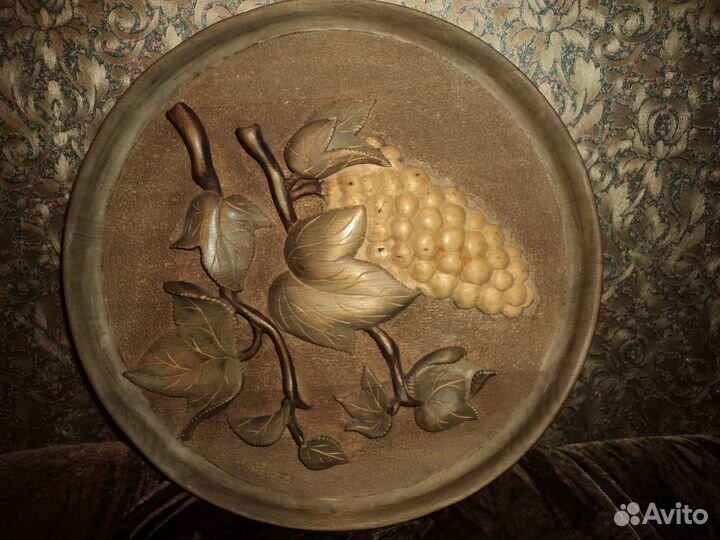 Резные картины из дерева разные