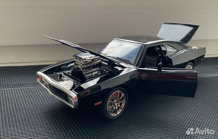 Игрушка машинка Dodge Charger R/T (1970)