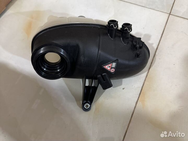 Расширительный бачок радиатора на Мерседес 222