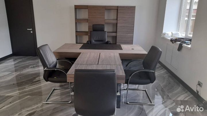 Офисный стол