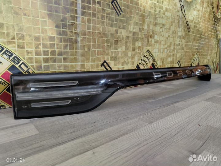 Фонарь задний центральный Porsche Cayenne 9Y