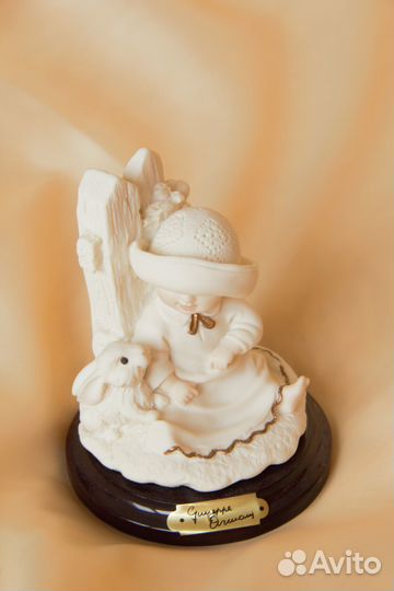 Статуэтка Армани 